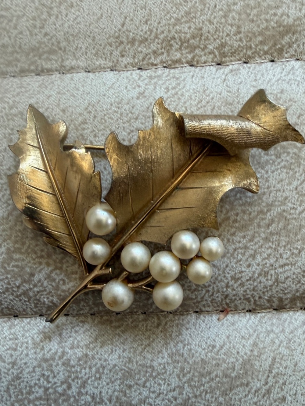 VTG Crown Trifari Gold Brushed Faux Pearl Holly Leaf Christmas Brooch Pin